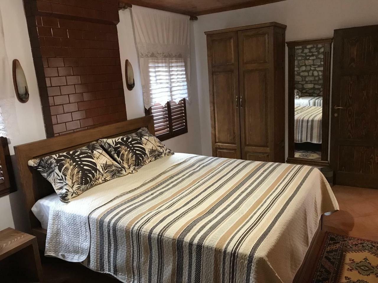 Guesthouse Arjan Берат Екстериор снимка