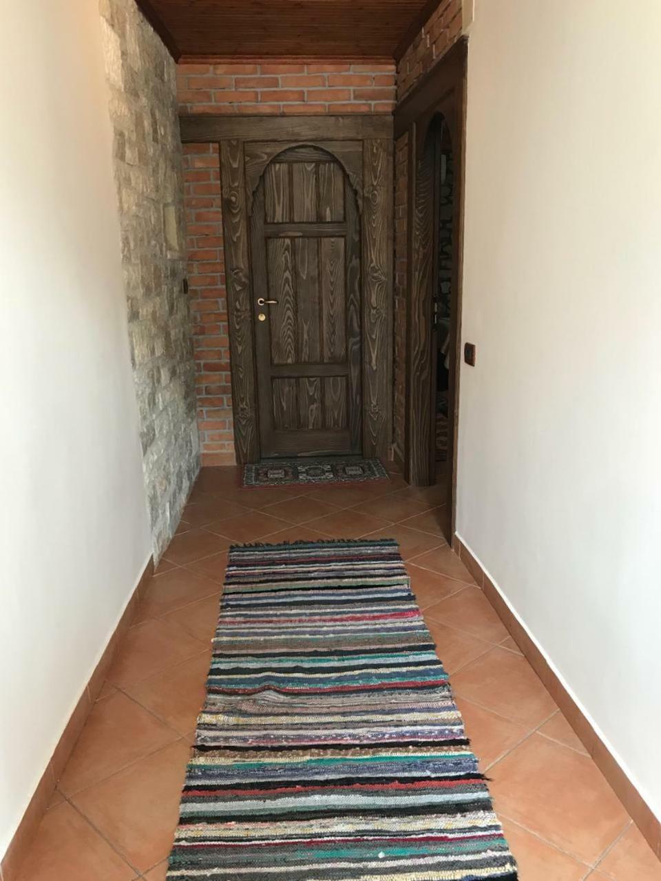 Guesthouse Arjan Берат Екстериор снимка