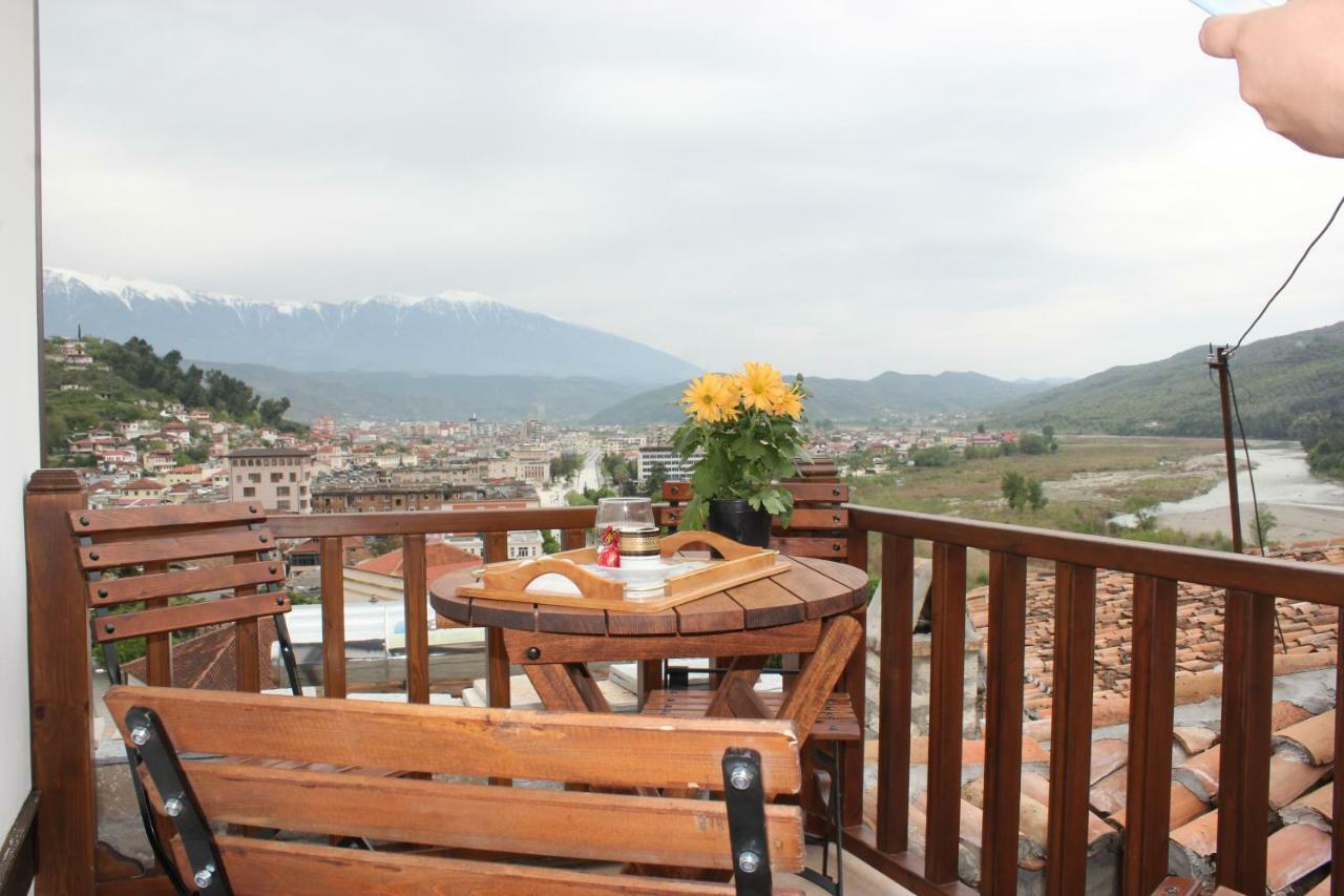 Guesthouse Arjan Берат Екстериор снимка