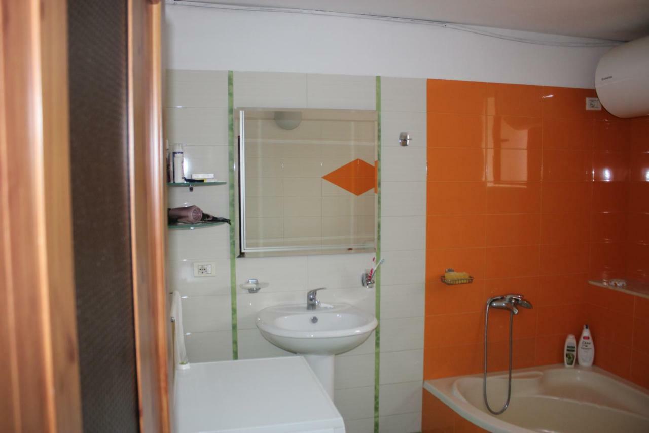 Guesthouse Arjan Берат Екстериор снимка