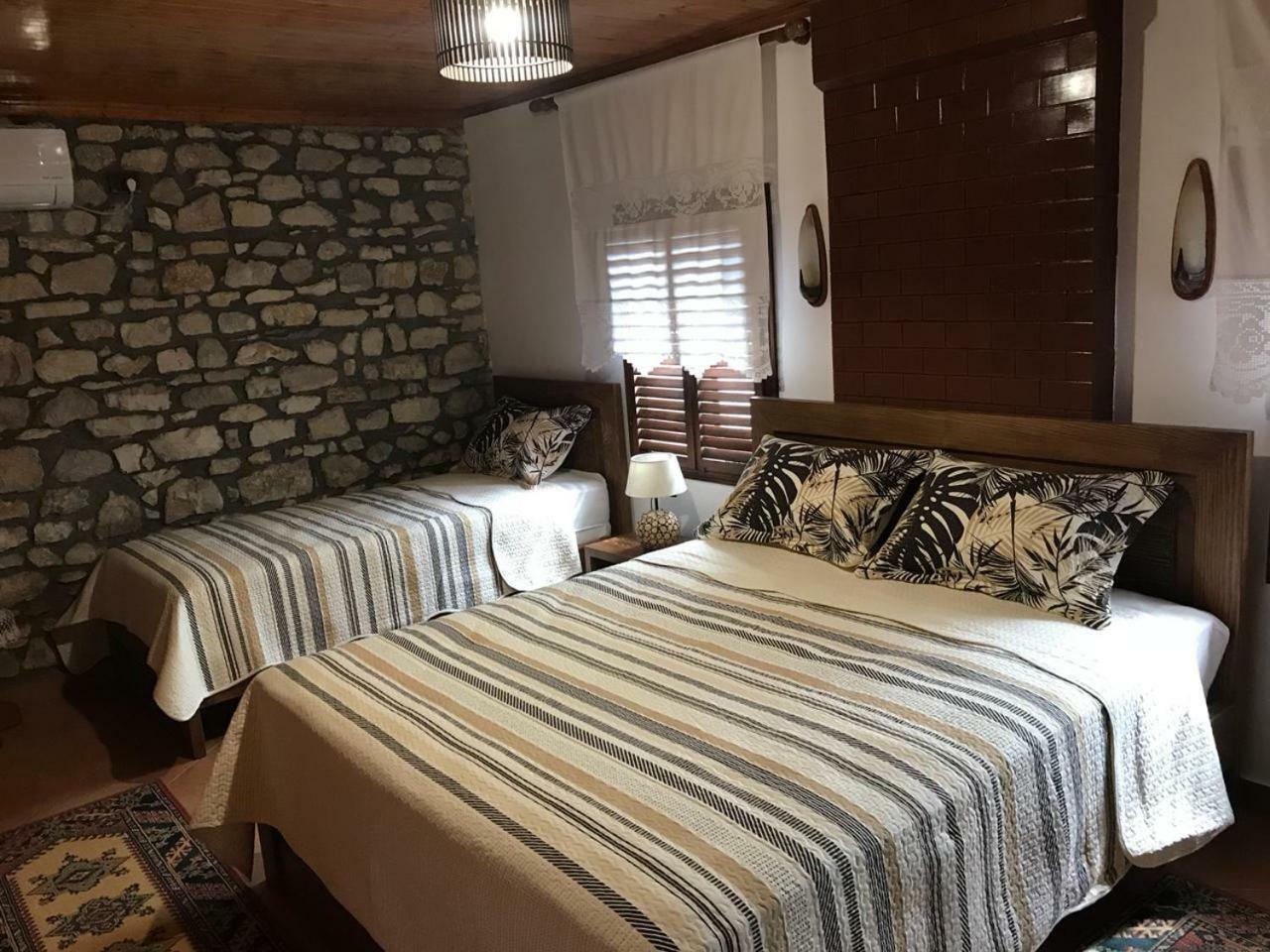 Guesthouse Arjan Берат Екстериор снимка