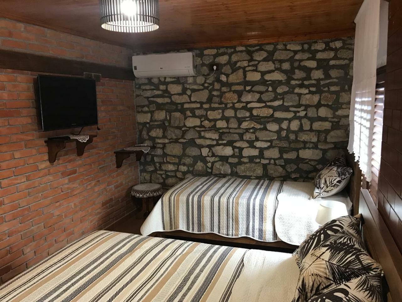 Guesthouse Arjan Берат Екстериор снимка