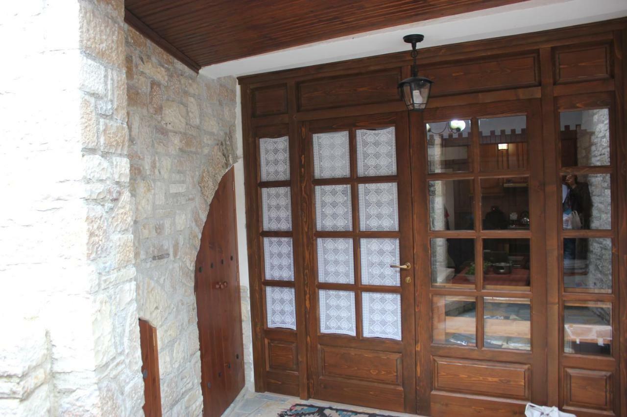 Guesthouse Arjan Берат Екстериор снимка