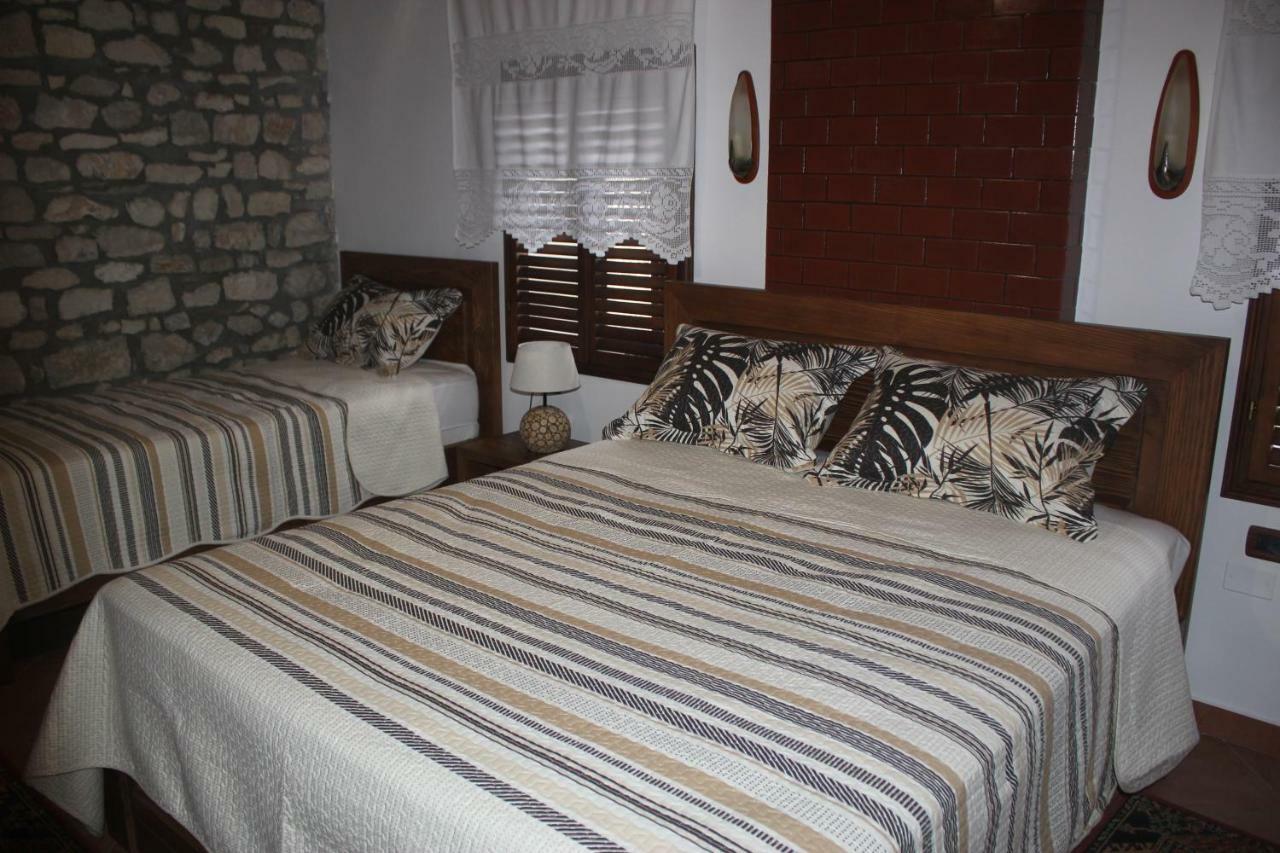 Guesthouse Arjan Берат Екстериор снимка