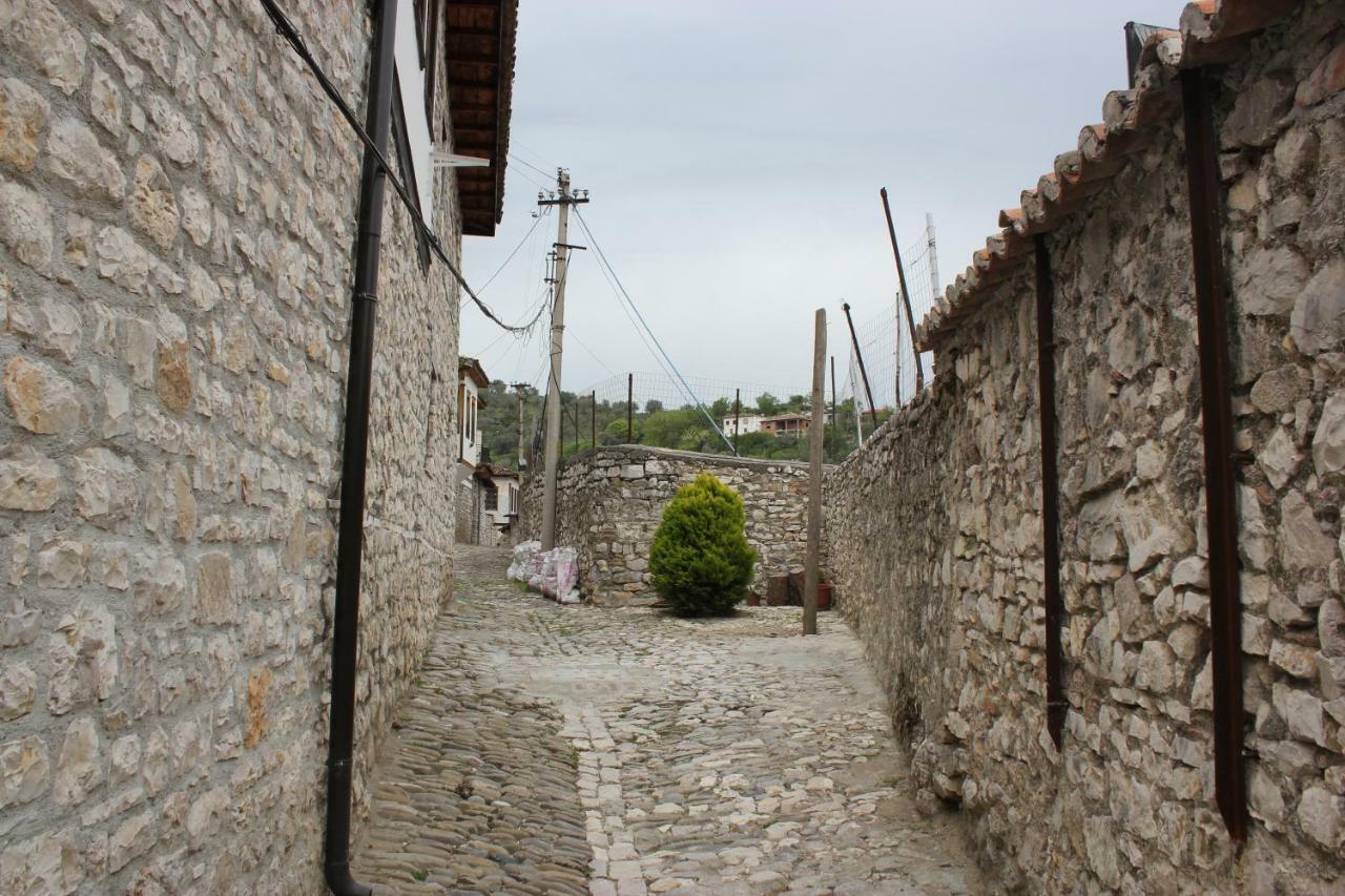 Guesthouse Arjan Берат Екстериор снимка