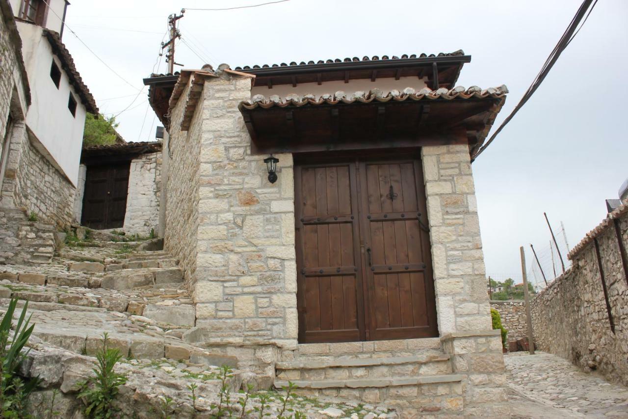 Guesthouse Arjan Берат Екстериор снимка