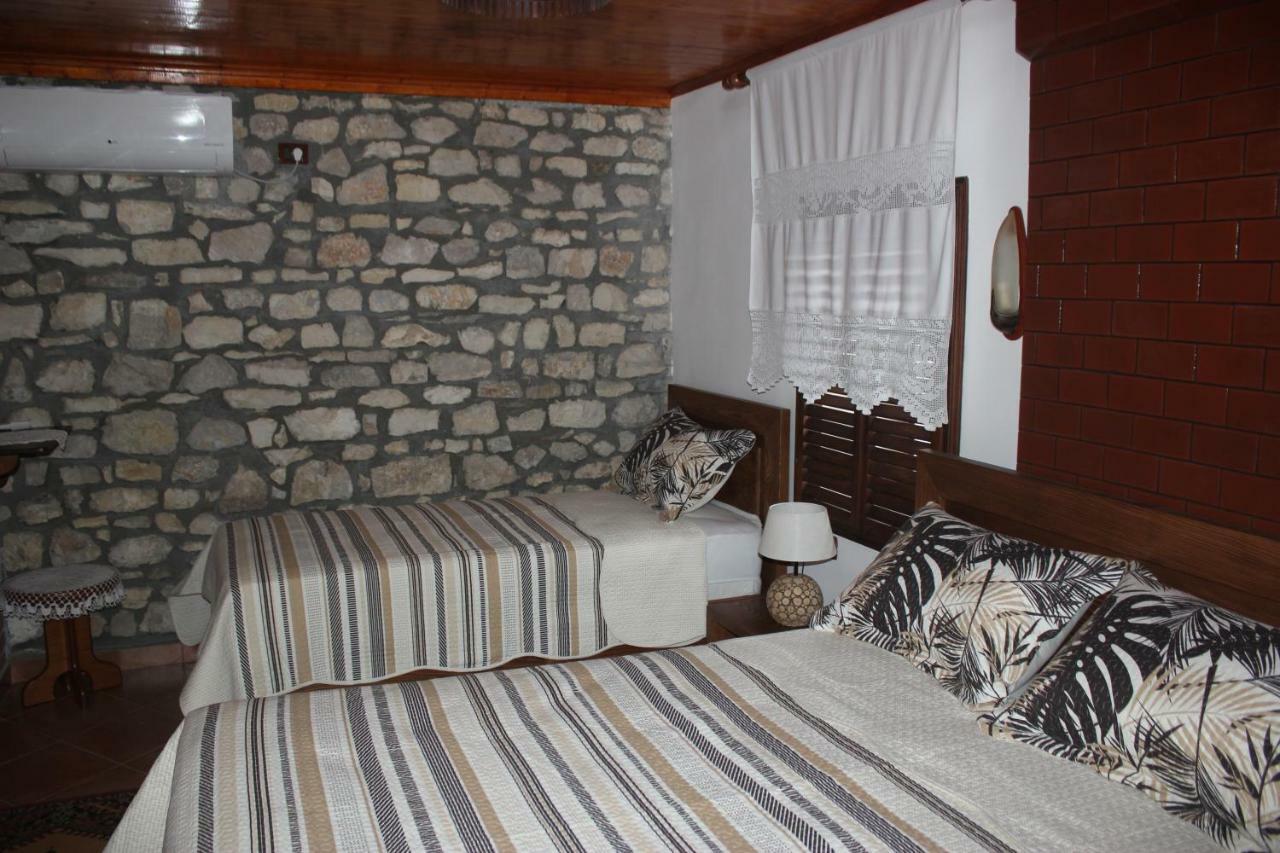 Guesthouse Arjan Берат Екстериор снимка