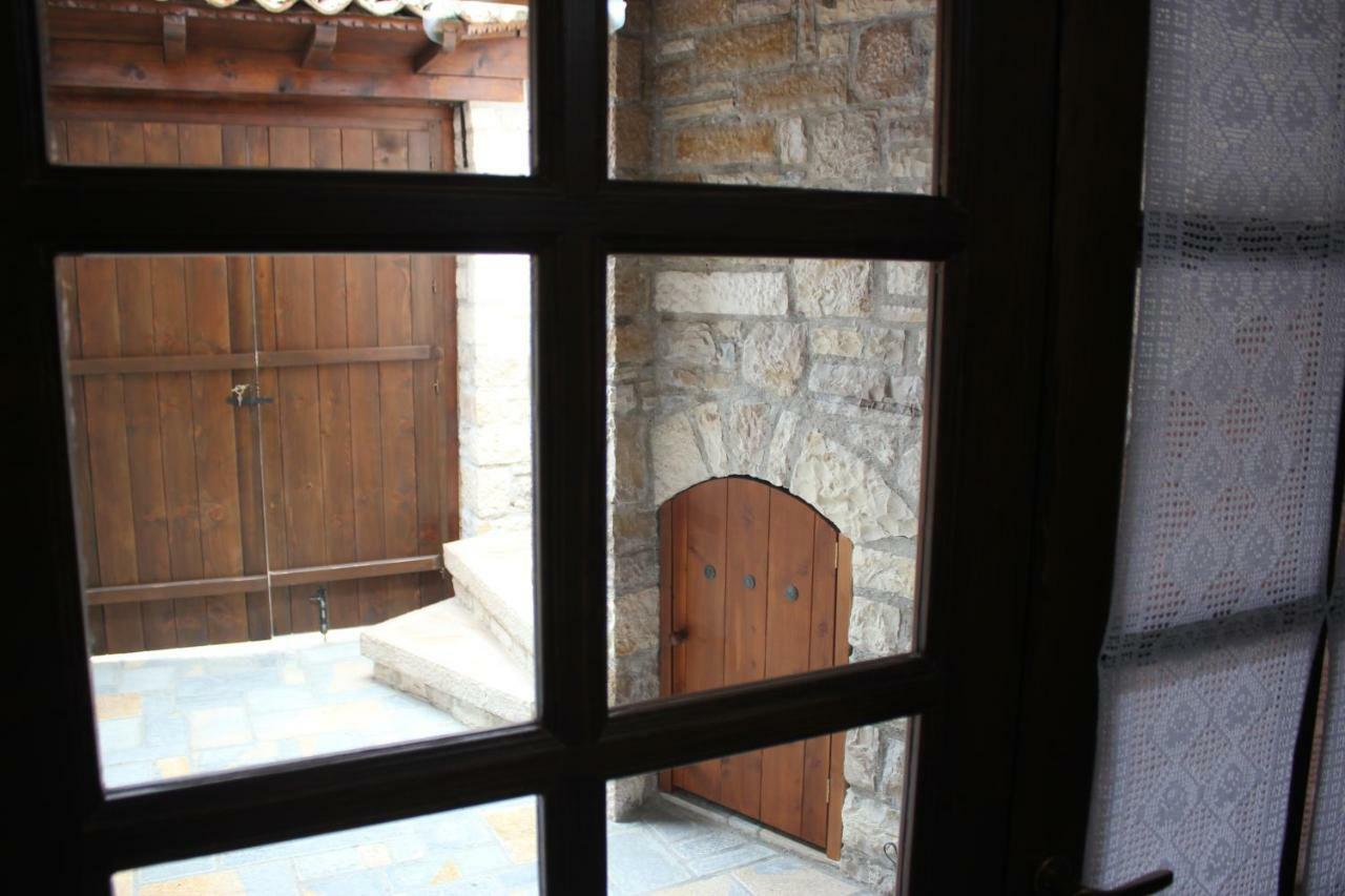Guesthouse Arjan Берат Екстериор снимка