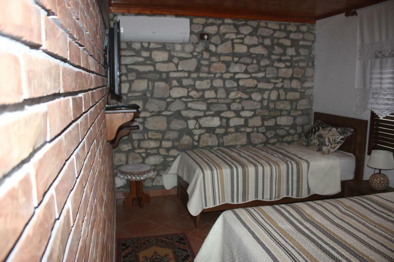 Guesthouse Arjan Берат Екстериор снимка