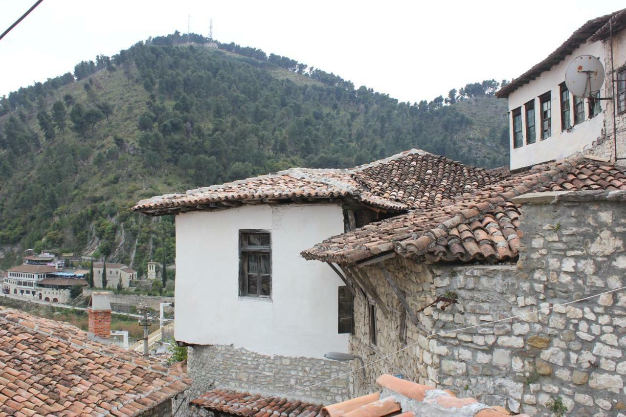 Guesthouse Arjan Берат Екстериор снимка
