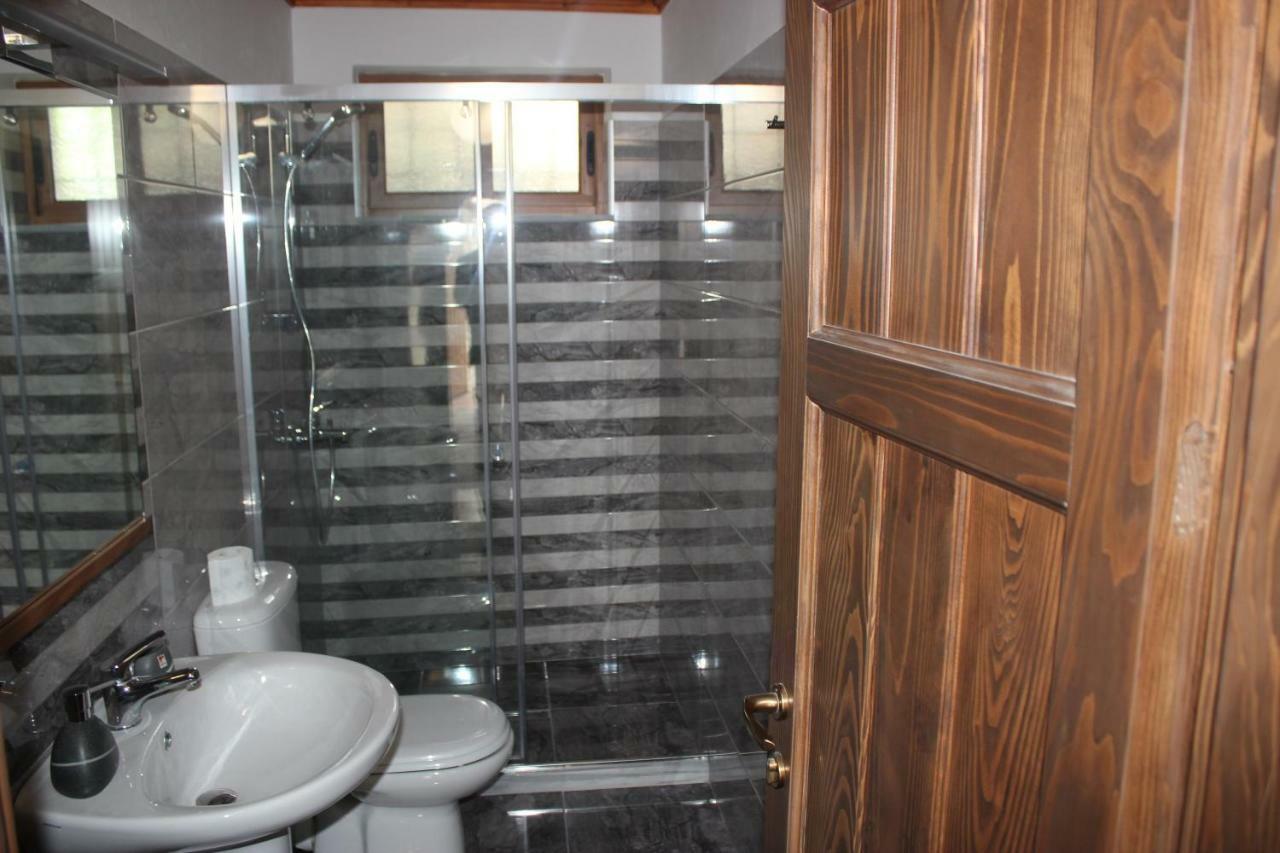 Guesthouse Arjan Берат Екстериор снимка