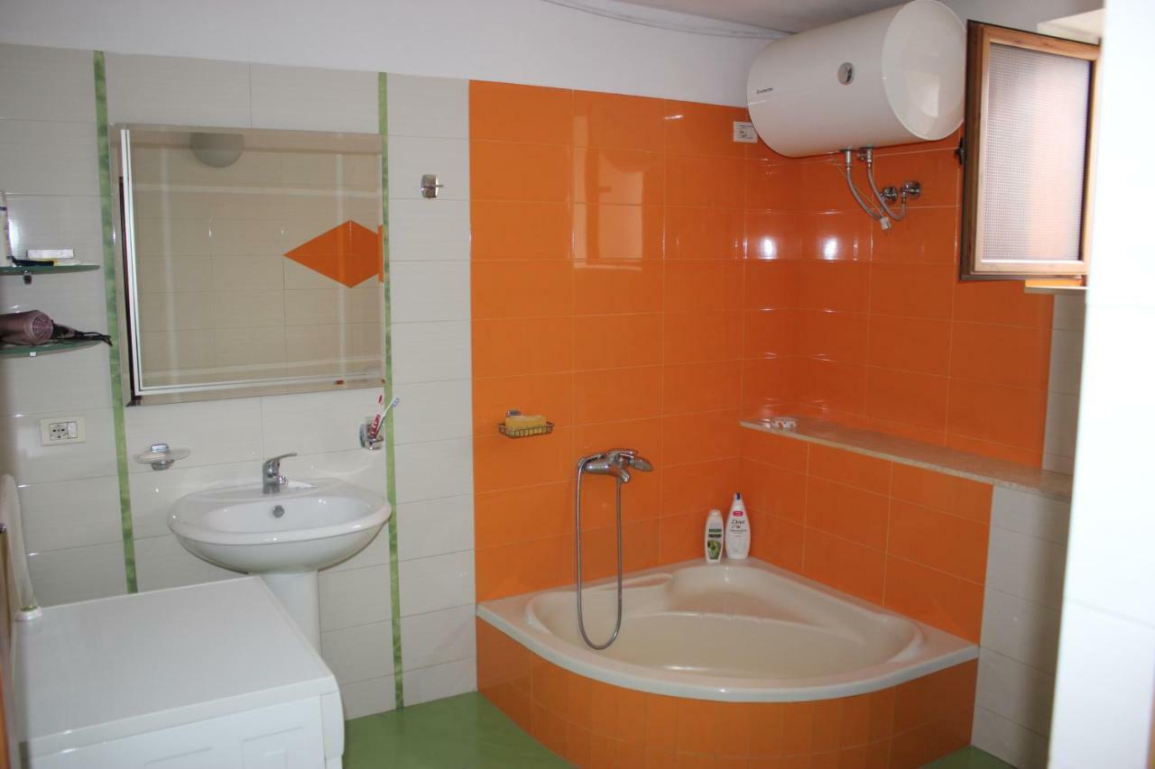 Guesthouse Arjan Берат Екстериор снимка