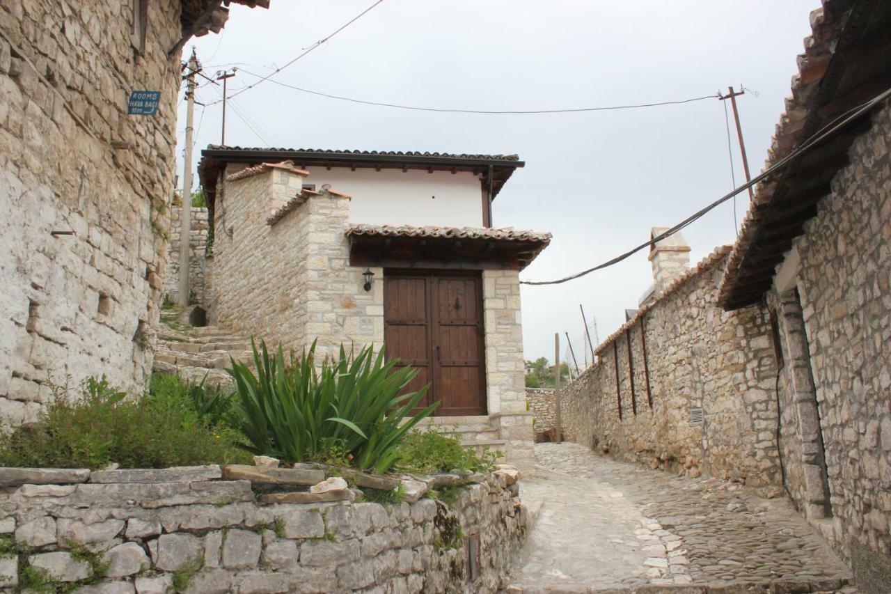 Guesthouse Arjan Берат Екстериор снимка