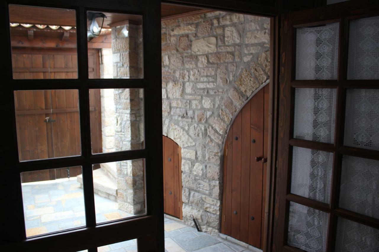 Guesthouse Arjan Берат Екстериор снимка
